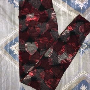 TC Leggings, hearts and black background